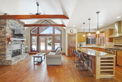 Mountain Retreat-Golf Course-Payette Lake-Brundage-skiing-snowmobiling-Mt biking