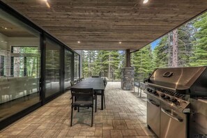 屋外ダイニングエリア