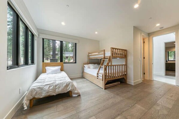 5 bedrooms, desk, iron/ironing board, travel cot