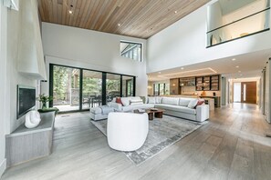 Smart TV, fireplace, DVD player, stereo - Mountain Spa Retreat (Truckee)