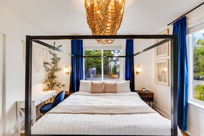5 Schlafzimmer, Schreibtisch, Bügeleisen/Bügelbrett, WLAN