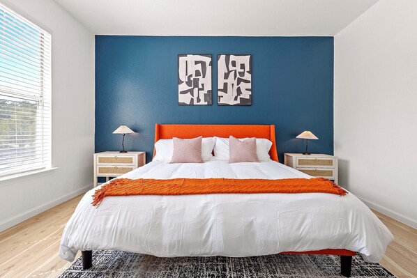 1 bedroom, desk, iron/ironing board, WiFi - Opulent King Bed Retreat | Pool + Fitness Access (Dallas)