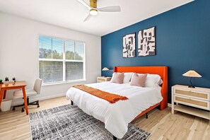 1 bedroom, desk, iron/ironing board, WiFi - Opulent King Bed Retreat | Pool + Fitness Access (Dallas)