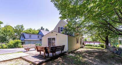 3-bedroom + double futon, 2 bath house in Laconia, 1 mile from Lake Winnisquam!