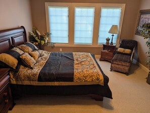 5 Schlafzimmer, Schreibtisch, Internetzugang, Bettwäsche