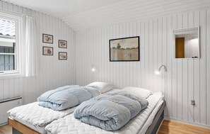 4 bedrooms, travel crib, free WiFi