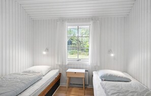 4 bedrooms, travel cot, free WiFi