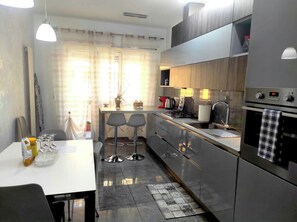 Fridge, oven, stovetop, dishwasher - La Dolce Roma – Metro A at your doorstep | Near Caffarella Park|Netflix included (Roma)