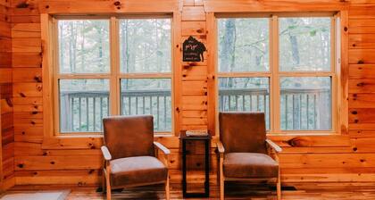 Private Identical Bedrooms Attached Baths, Firepit, Hot Tub, Wooded View