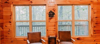 Private Identical Bedrooms Attached Baths, Firepit, Hot Tub, Wooded View