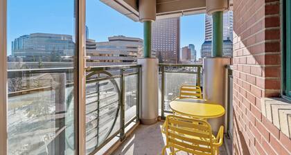 Waterfront 2 Bed + 2 Bath Downtown Calgary Urban Escape With AC