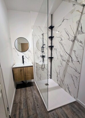 Toallas y papel de baño 