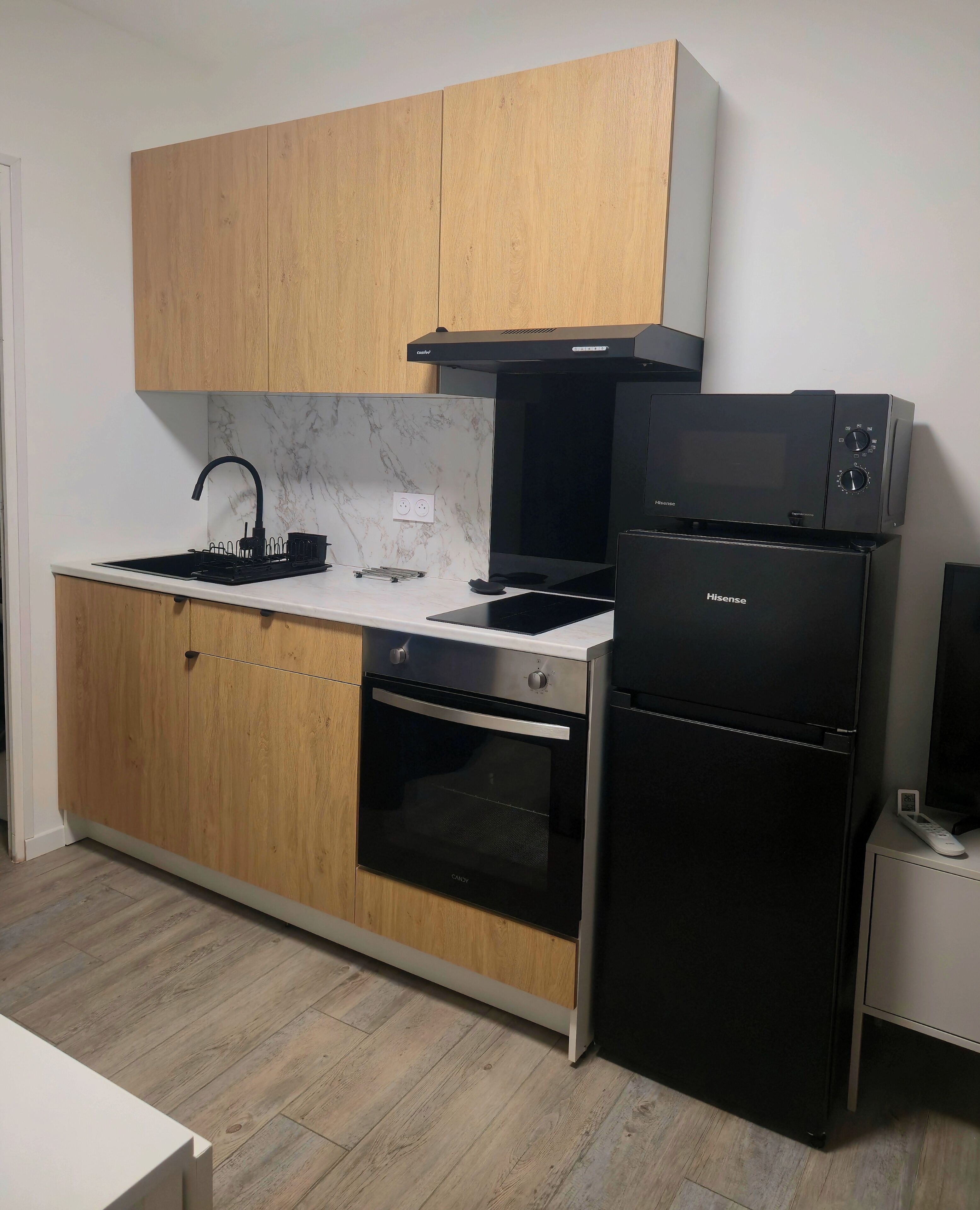 ثلاجة، ميكروويف، فرن، موقد طهي مسطح