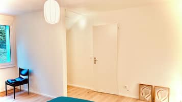 4 bedrooms, desk, free WiFi, bed sheets