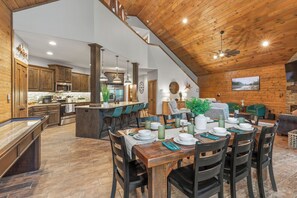 Dining - Lakefront, FirePit, Boat Slip & Golf Cart Included (Branson)