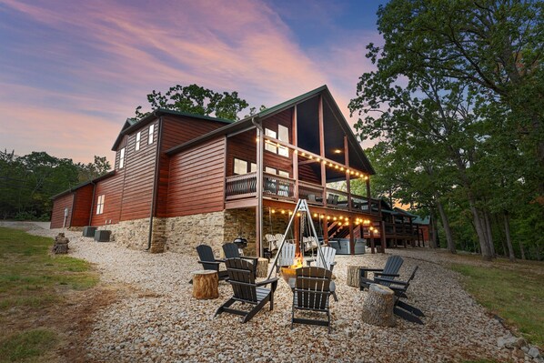 Property grounds - Lakefront, FirePit, Boat Slip & Golf Cart Included (Branson)