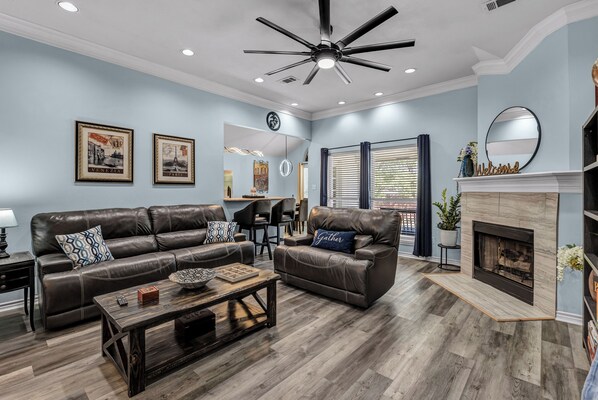 Televisión y chimenea