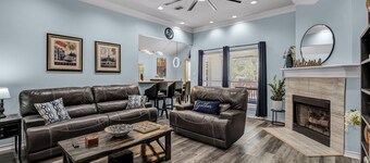 Howdy! Less than 4 miles from Kyle Field, Shirewood Manor is a perfect getaway.