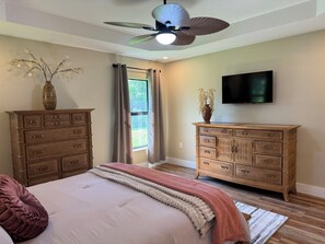 3 slaapkamers, een strijkplank/strijkijzer, wifi, beddengoed