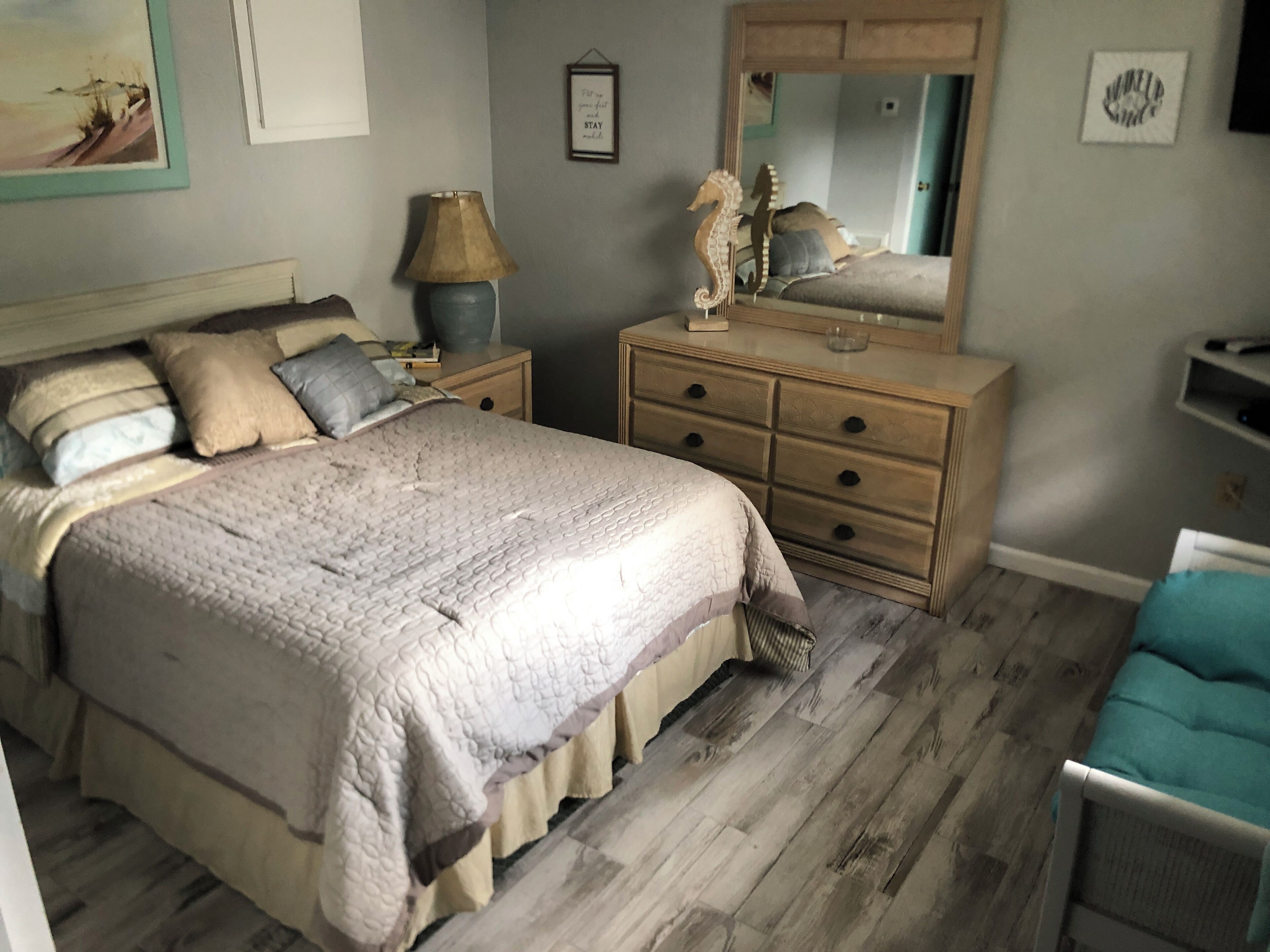 1 chambre, fer et planche à repasser, lit parapluie, draps fournis