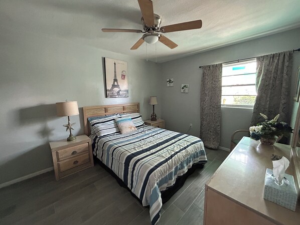 1 bedroom, iron/ironing board, travel cot, bed sheets - 1 bedroom 1 bath full kitchen 2 twin beds (Cocoa Beach)