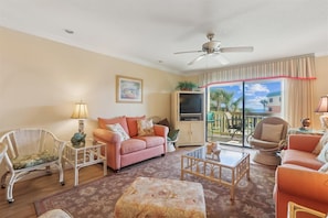 Appartamento, letti multipli, balcone, vista oceano (Sea Haven 314) | Area soggiorno