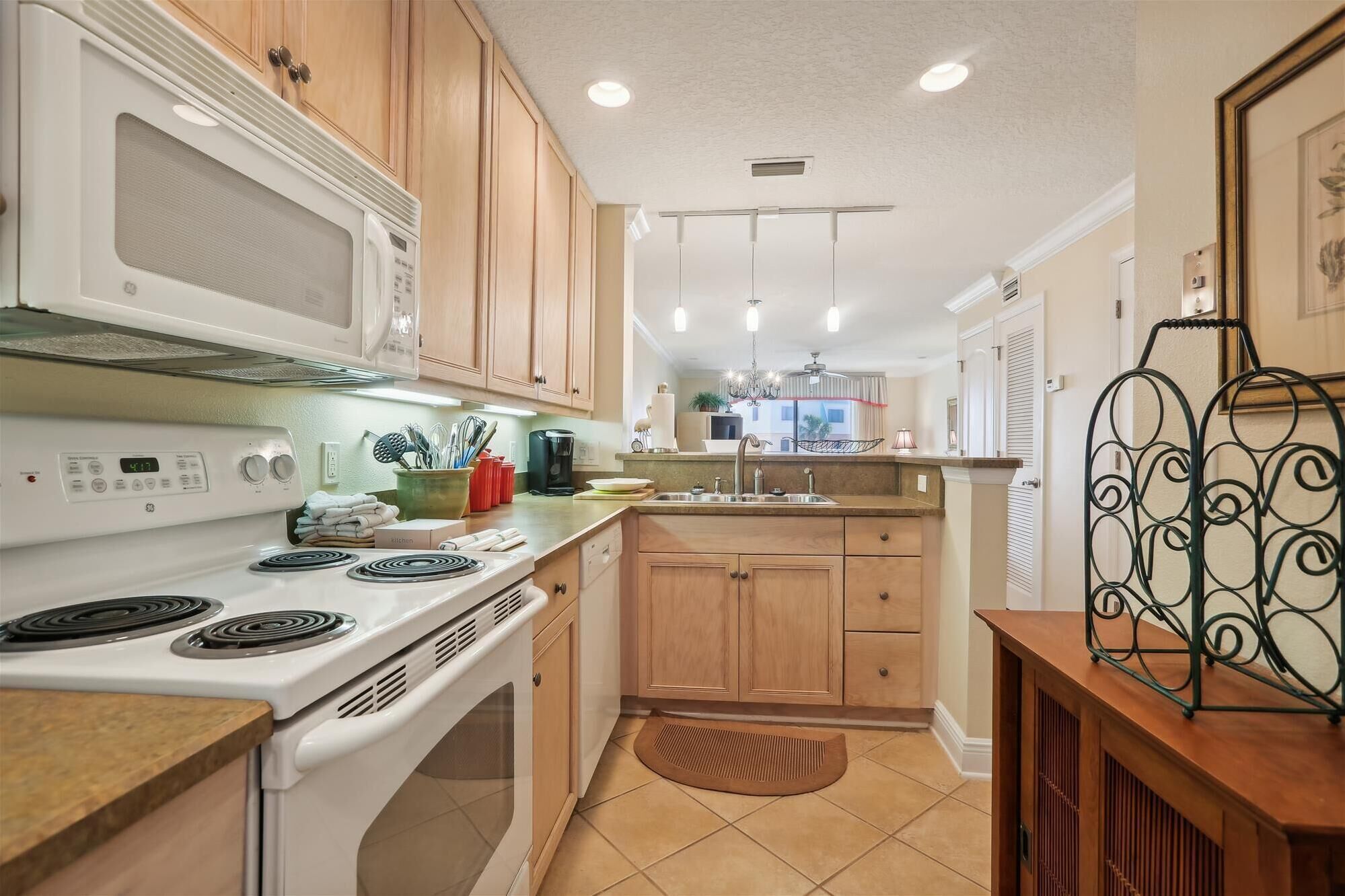 Condo, varias camas, balcón, vista al océano (Sea Haven 314) | Cocina privada | Cafetera y tetera 