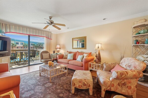 Condo, Plusieurs lits, balcon, vue sur l’océan (Sea Haven 314) | Aire de séjour