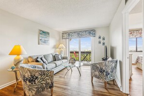 Condo, Multiple Beds, Kitchen, Ocean View (Ocean & Racquet 8315) | Living area