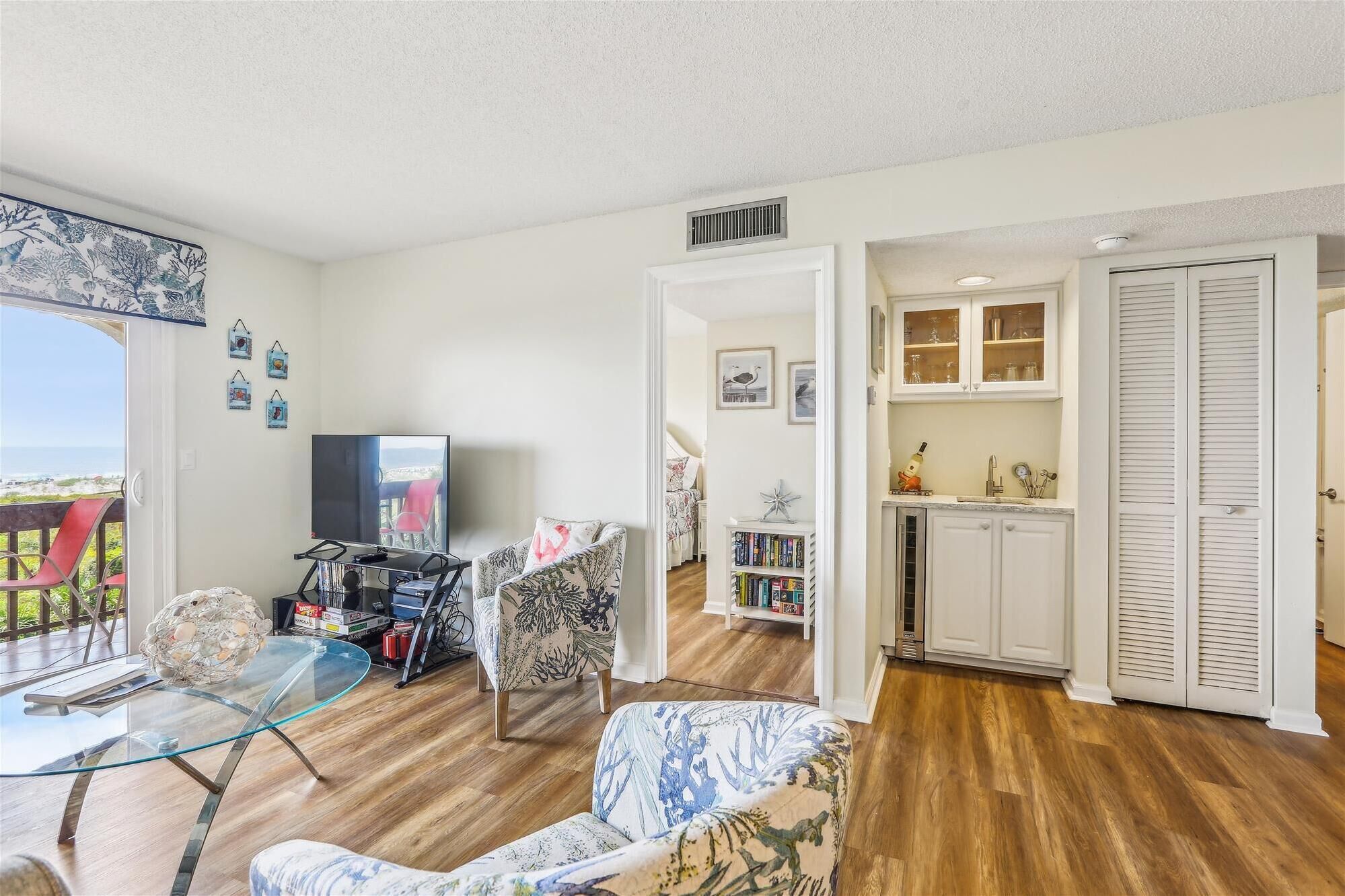 Appartement, meerdere bedden, keuken, uitzicht op oceaan (Ocean & Racquet 8315) | Woonruimte