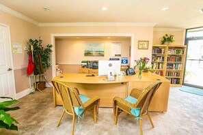 Condo, várias camas, sacada, vista para o oceano (Sea Haven 216) | Saguão
