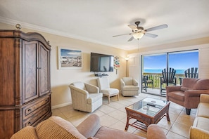 Appartamento, letti multipli, balcone, vista oceano (Sea Haven 216) | Area soggiorno