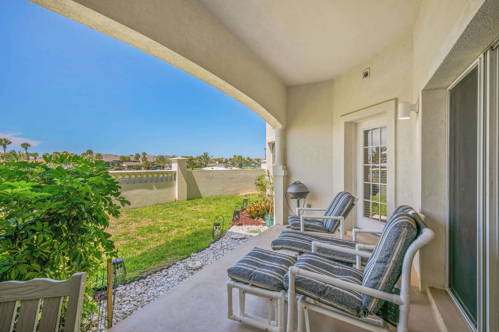 Condo, várias camas, banheira de imersão, vista para o oceano (Villas II 102) | Terraço/pátio