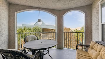 Condo, 1 Queen Bed, Hot Tub, Ocean View (Ocean Gate I306) | Room amenity