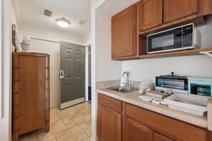 Condo, 1 Queen Bed, Hot Tub, Ocean View (Ocean Gate I306) | Private kitchen | Fridge, microwave, oven, stovetop