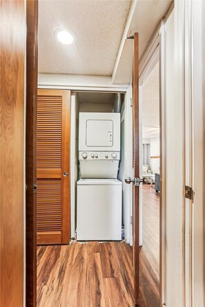 Condo, Multiple Beds, Pool Access, Ocean View (Hibiscus F101) | Laundry