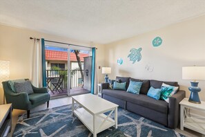 Apartment, Multiple Beds, Balcony, Pool View (Pelican Inlet C222) | Living area