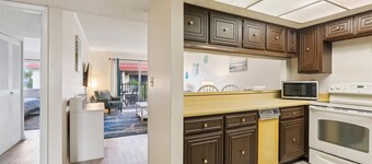 聖奧古斯丁海濱2臥室2浴室公寓，附泳池、陽台與船隻停泊度假屋  