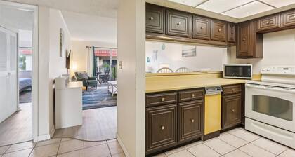 Beachside 2br/2ba Condo w/ Pool, Balcony & Boat Parking in St. Augustine