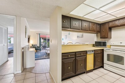 Beachside 2br/2ba Condo w/ Pool, Balcony & Boat Parking in St. Augustine
