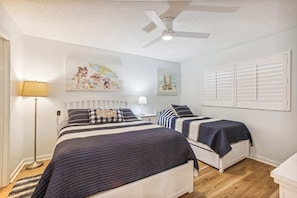 Condo, várias camas, banheira de imersão, vista para o oceano (Hibiscus A201) | 2 quartos, Wi-Fi de cortesia
