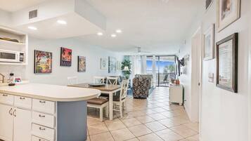 Condo, Berbilang Katil, Hot Tub, Ocean View (Hibiscus A201) | Bahagian dalam