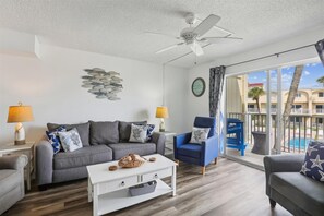 Apartment, Mehrere Betten, Poolzugang, Meerblick (Spanish Trace 243) | Wohnbereich