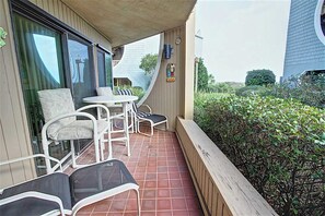 Apartment, Mehrere Betten, Whirlpool, Meerblick (Hibiscus C102) | Ausblick vom Zimmer