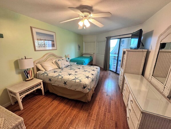 Condo, várias camas, banheira de imersão, vista para o oceano (Hibiscus C102) | 2 quartos, Wi-Fi de cortesia
