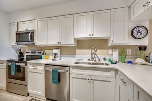 Condo, Multiple Beds, Hot Tub, Ocean View (Hibiscus B101) | Private kitchen | Fridge, microwave, oven, stovetop