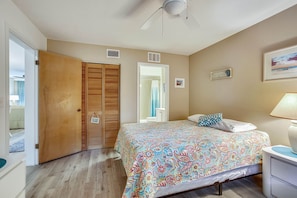 Condo, várias camas, banheira de imersão, vista para o oceano (Hibiscus B101) | 2 quartos, Wi-Fi de cortesia