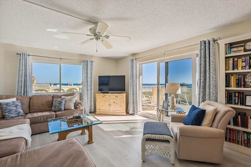 Oceanfront 3BR Condo: Gated, Breathtaking View