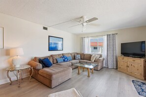 Condo, Multiple Beds, Patio, Ocean View (Spanish Trace 460) | Living area