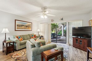 Condo, Multiple Beds, Hot Tub, Ocean View (Hibiscus H104) | Living area